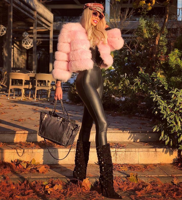 Bianca Drăgușanu, filmată cu iubitul unei cântărețe de la noi. Martorii le-au făcut poze când le-au văzut gesturile apropiate