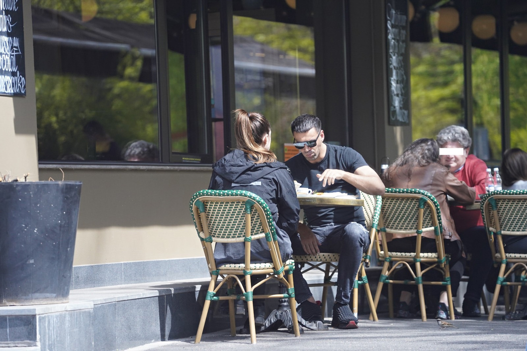 Zed și Miss România au ieșit la masă, unde pare să mănânce doar el  (Foto: CANCAN.RO)