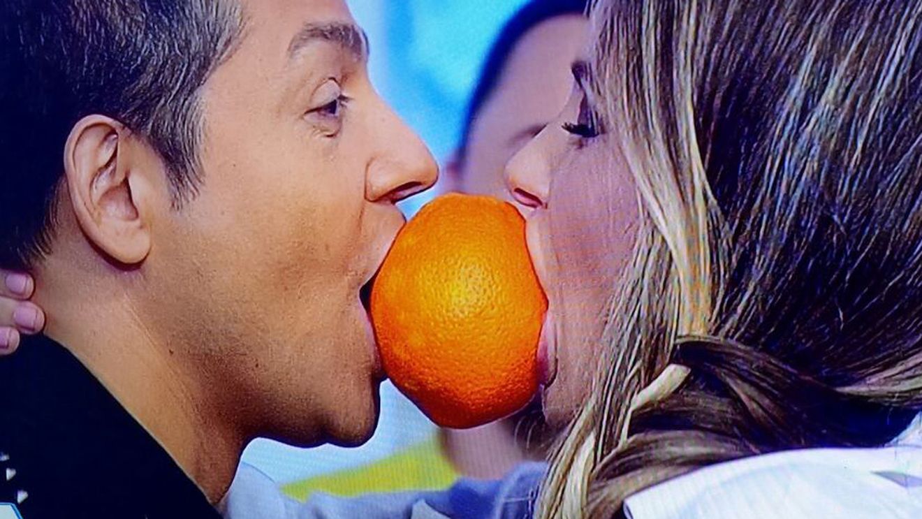 Apropieri intime între JEAN de la CRAIOVA şi soţia tinerică a unui mare artist! Între buzele lor a stat doar o...