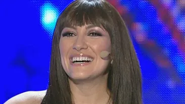 Apariţie răvăşitoare! Andra, intr-o rochie scurtă din pene si cu o schimbare radicală de look! Uite cum arată acum