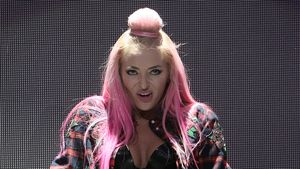 DELIA a fost acuzată de fani că a făcut ASTA pe scenă, deşi erau şi copii în public! "Nu puteţi să vă abţineţi?!"