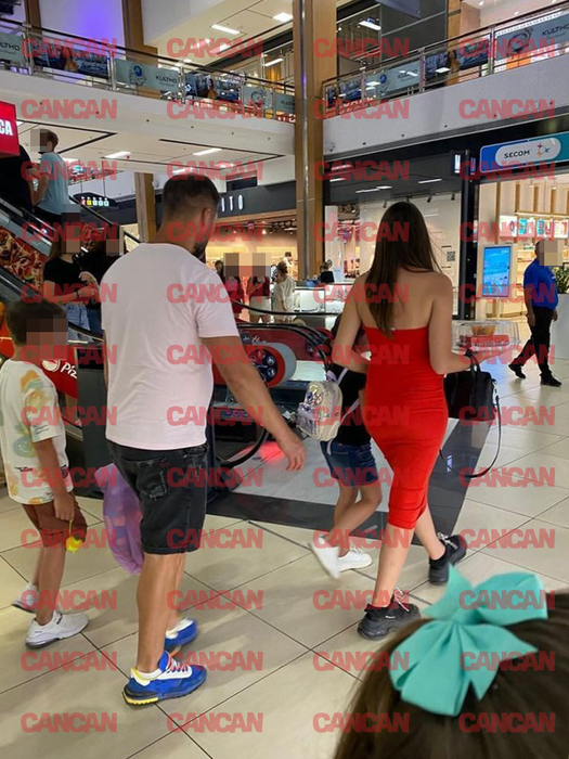 „Ce să fac dacă are 4 copii, să-i omor?”, spunea Iustina. Acum, pozeză în mama perfectă! Gravidă şi cu toţi urmaşii lui Cornel la shopping