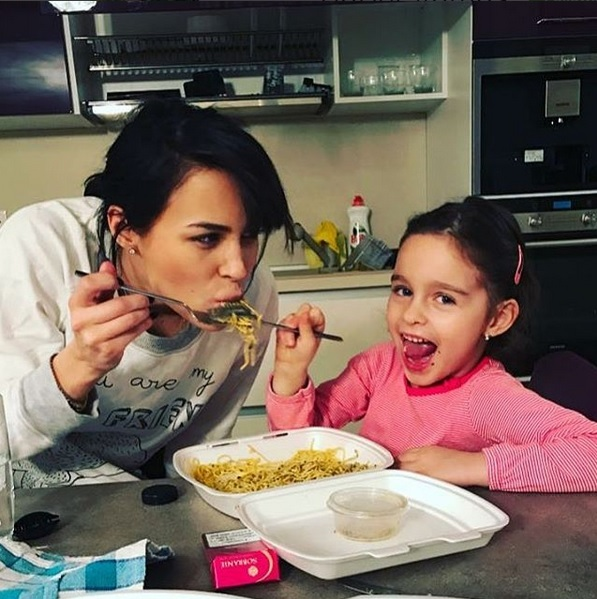GABRIEL TAMAŞ apare rar alături de familie, dar acum… Ce fotografii emoţionante a făcut alături de soţie şi fetiţă