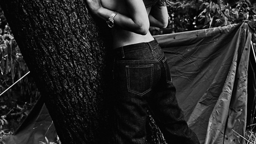 A pozat TOPLESS la 47 de ani! Arata IMPECABIL si este inca una din cele mai apreciate fotomodele!