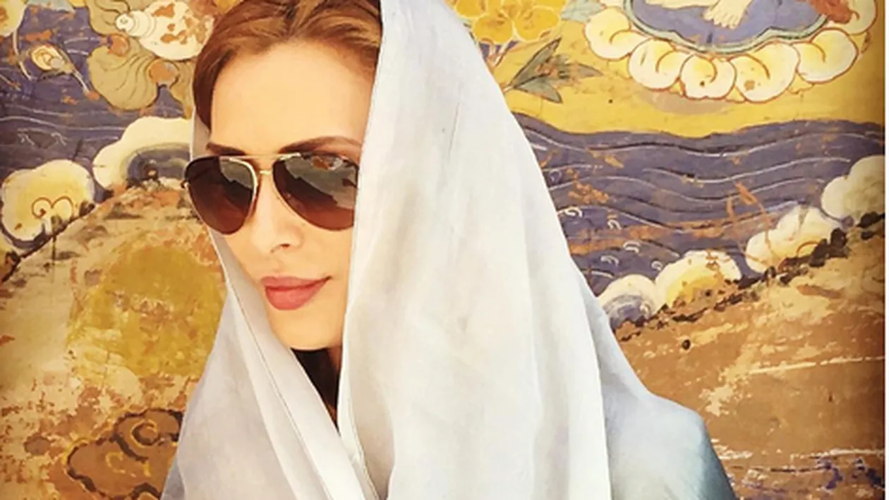 IULIA VÂNTUR şi SALMAN KHAN, întâlnire secretă cu Dalai Lama la mănăstire! S-au dus cei doi să îl roage să le oficializeze căsătoria?