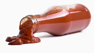 Cum arata femeia DEPENDENTA de ketchup: In fiecare an consuma 70 de kg! Termina un borcan in timp RECORD