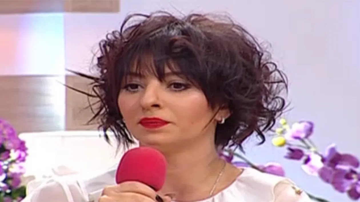Incă o schimbare de look pentru Giulia! Cum a apărut solista intr-o emisiune TV! Iti place cum ii stă cu noua coafura?
