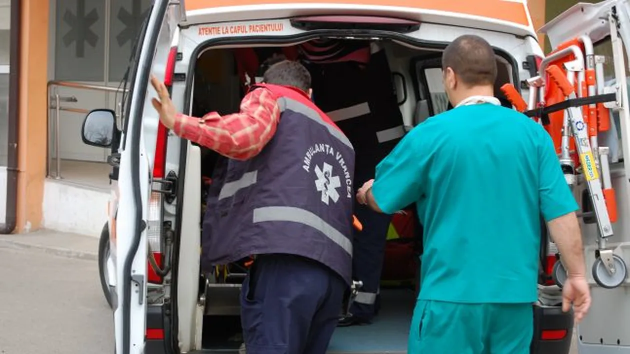 Un tânăr și-a băgat tatăl în comă pentru că a venit beat acasă!