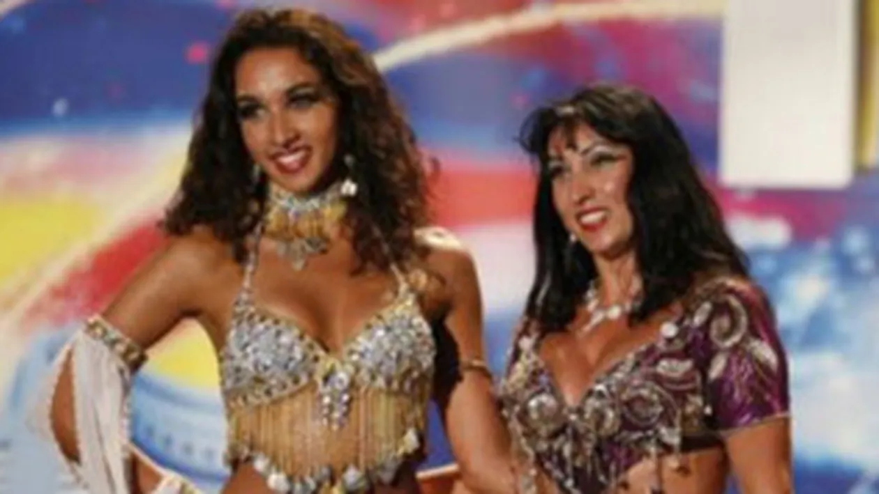 VIDEO Cel mai sexy dans din buric! O fata si mama ei au dansat la Romanii au talent