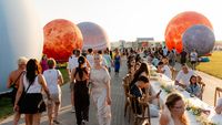 (P) NIBIRU găzduiește primul Guinness World Records: LaProvincia, un brand Carmistin The Food Company, stabilește recordul mondial pentru cea mai mare porție de aripioare de pui servită la un eveniment