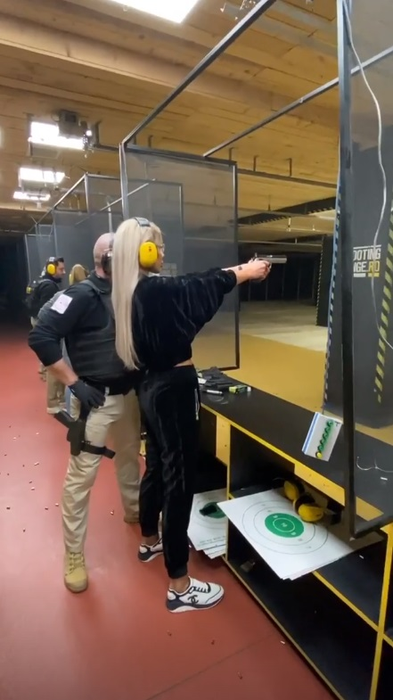 Bianca Drăgușanu se teme pentru viața ei după divorț!? A învățat să tragă cu pistolul! VIDEO