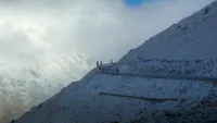 A căzut prima ninsoare pe Transalpina! Circulatia este...