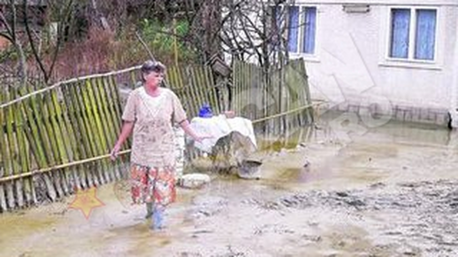 Inundati de noroi, petrol si saramura