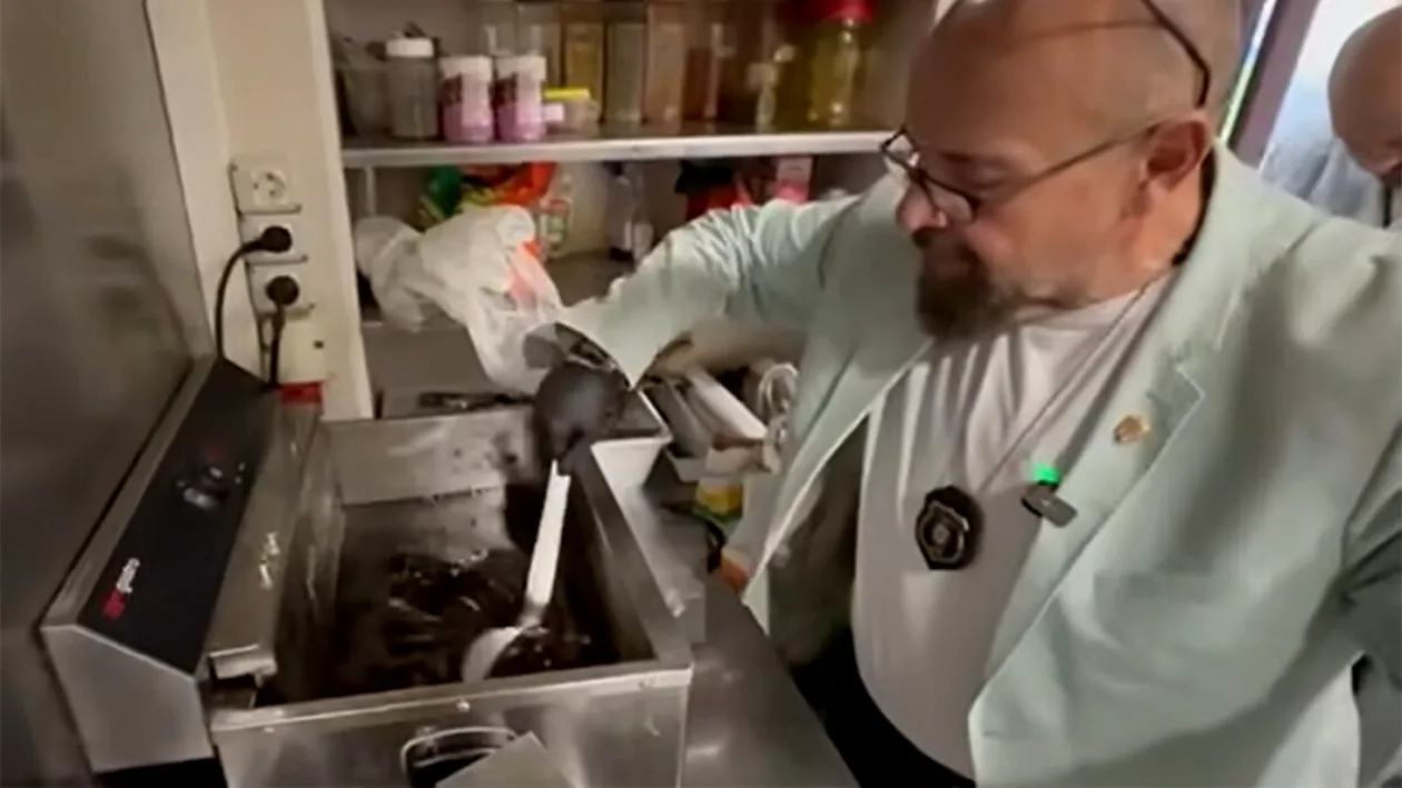 Ce prăjiți aici? Cum a răspuns bucătăreasa unui restaurant bucureștean la întrebarea lui Piedone. Șeful ANPC s-a crucit când a auzit răspunsul