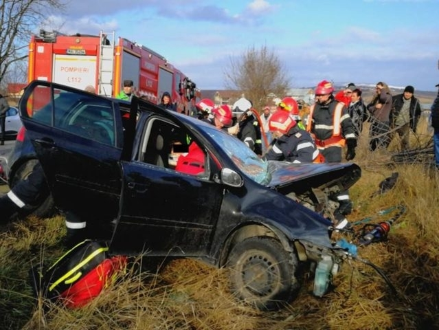 Plan roşu de intervenţie, activat! Accident teribil între un TIR şi un microbuz. Sunt 9 victime