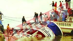 Vapor cu 110 persoane la bord, scufundat in Brazilia