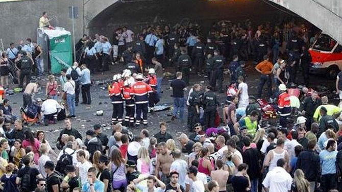 Cel putin 19 morti si 340 de raniti in busculada produsa sambata la Love Parade in Germania
