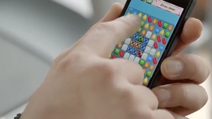 CANDY CRUSH SAGA: Te-ai saturat sa tot ceri "vieti" prietenilor? Afla cum poti trisa la CANDY CRUSH