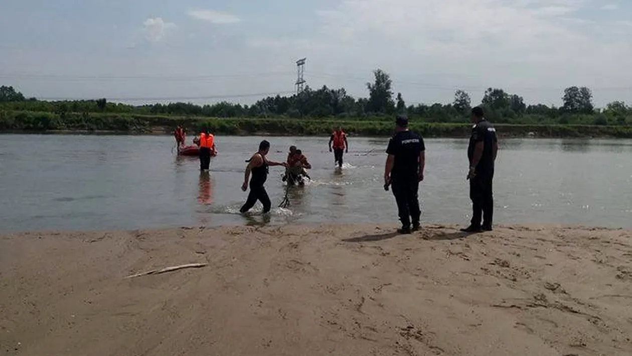 Doi frați minori, înecați în Jiu! Copiii aveau 9 și 14 ani