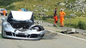 Accident de peste 3 milioane de euro! Un Bugatti Chiron și un Porsche 911 s-au ciocnit pe o șosea din Alpii Elvețieni