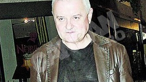 Moni o saruta pe Irinuca pe gura, iar pe Irinel nu-l deranjeaza: "Este un gest normal intre o mama si fiica ei!"