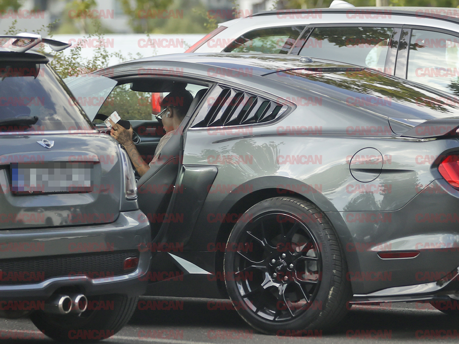 Fosta doamnă Bordea și-a tras mare Shelby GT500, în valoare de 100.000 € (Foto: CANCAN.RO)