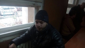 Angajatul unei spălătorii auto din Iaşi a furat o maşină şi a plecat la plimbare prin oraş. Era atât de beat încât a adormit în sediul Poliţiei 