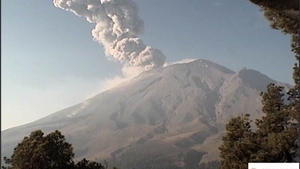 Clipe de panică în Mexic! 2 explozii s-au înregistrat în urma erupției vulcanului Popocatepetl