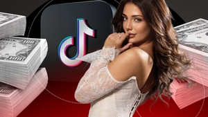 Donatorii-fantomă pompează mii de dolari în live-uri, iar Andreea Bostănică conduce detașat clasamentul. Câți bani a strâns influencerița într-o singură zi