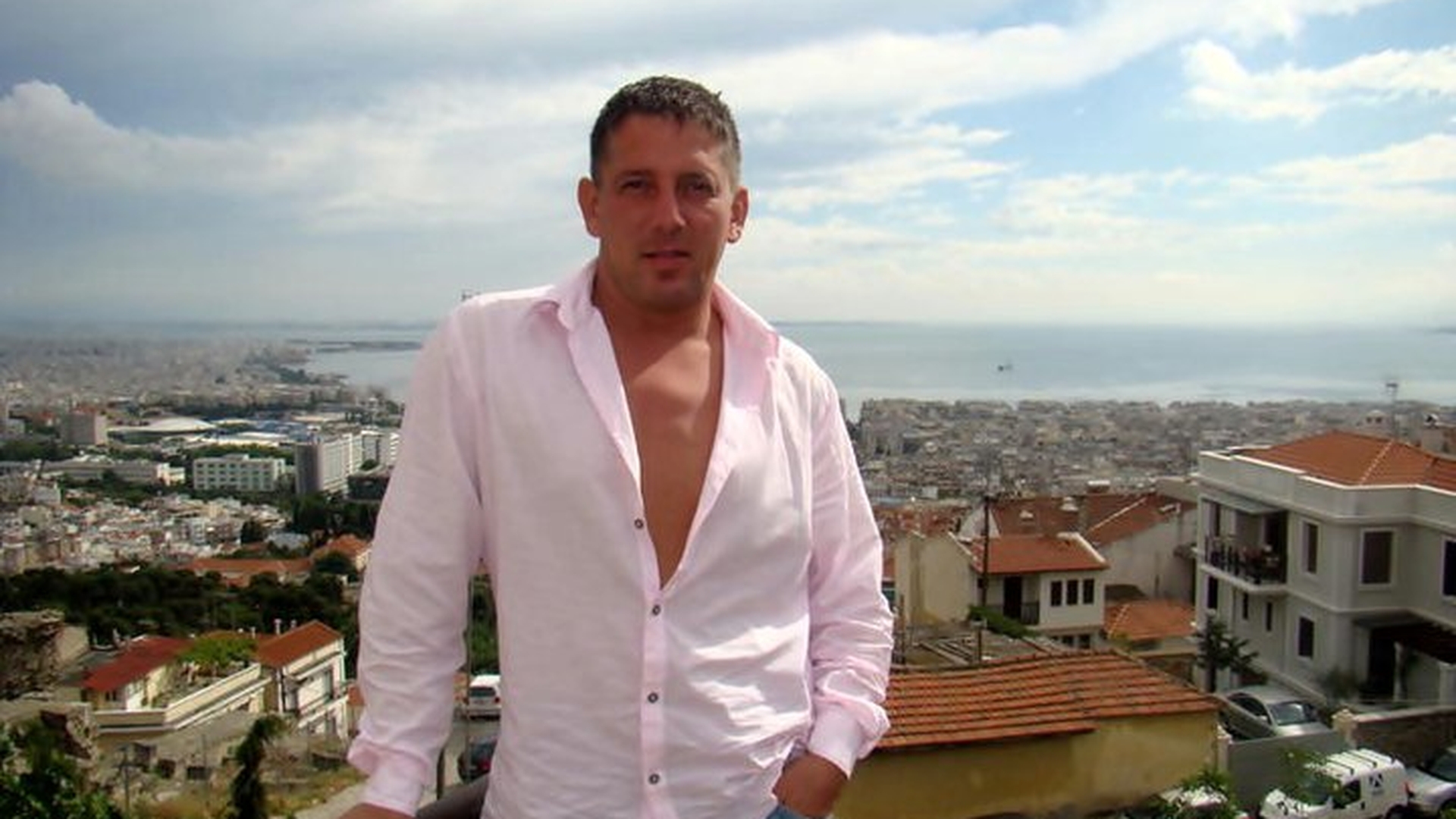 Dupa ce iubita l-a sters definitiv din viata ei, Costin Marculescu a iesit la agatat! “Vreau o fata sexy, care sa rupa patul!”