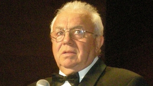 Escrocii care au vrut sa-l “arda” pe Alexandru Arsinel au fost condamnati la inchisoare! Actorul a primit trofeu de la Politie!