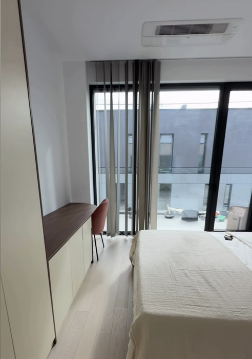 Andreea Popescu a început transformările în noul penthouse. Primele imagini din dormitorul fiicei sale
