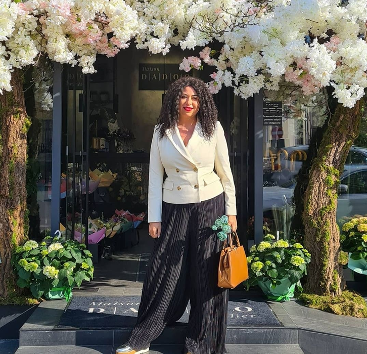 Oana Roman și-a serbat ziua de naștere! Ținuta aleasă i-a uimit pe internauți