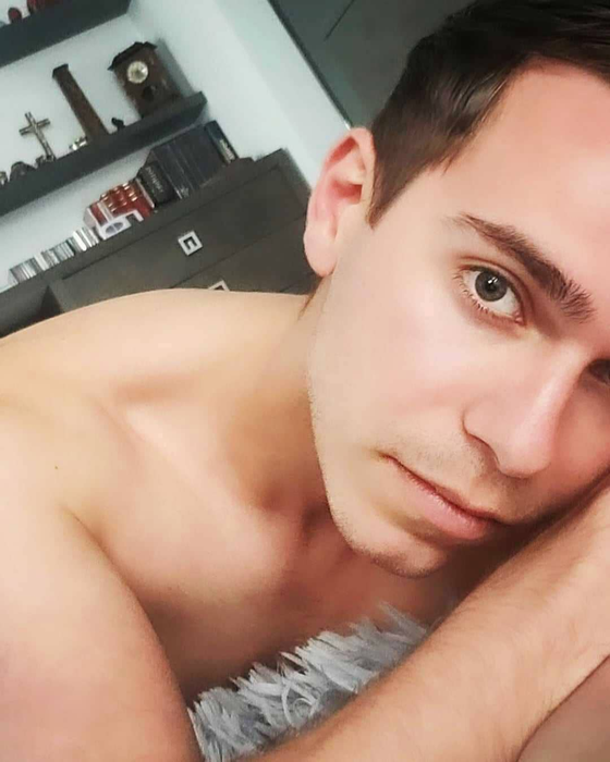 Ce mult s-a schimbat viața lui Narcis Ianău după participarea la Românii au Talent: “Am fost hărțuit doar pentru că eram diferit”. Artistul își dorea să devină preot