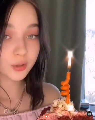 O adolescentă din Rusia care a rămas însărcinată la 13 ani şi a pretins că tatăl are 10 ani a anunţat că aşteaptă al doilea copil. Iubitul Daryei are 16 ani