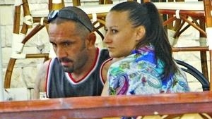 Sotul nu vrea sa-i acorde divortul