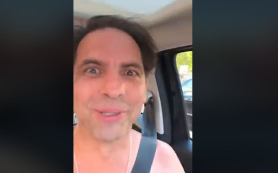 Suporterii francezi „i-au făcut praf” mașina lui Dan Negru, în Paris: „O minge umplută cu aer excită națiuni!”