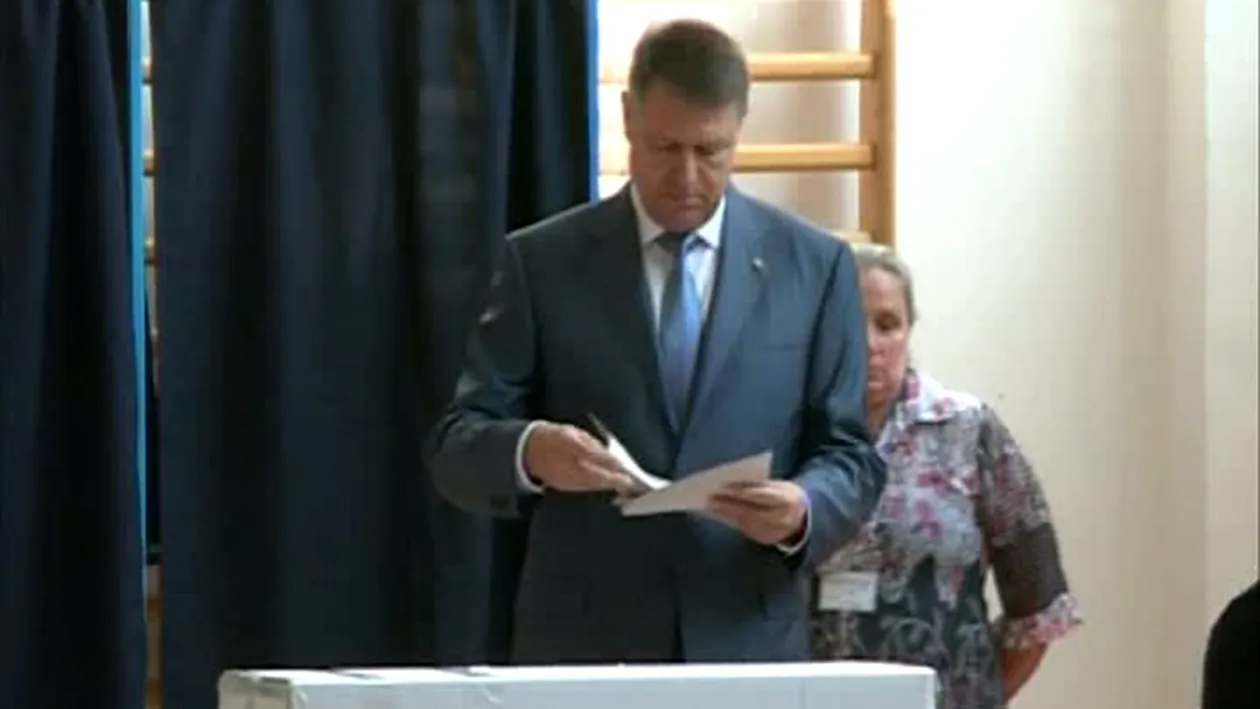 Klaus Iohannis a venit la vot fără soție! Ce a spus după ce a ieșit
