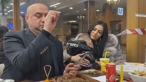Leo de la Strehaia s-a dat în spectacol într-un restaurant din București! Mama lui a răbufnit: “Am dat 12 milioane”
