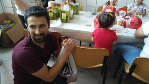 Un campion mondial la gimnastică aerobică, printre copiii străzii! Imaginile te vor face să ai lacrimi în ochi