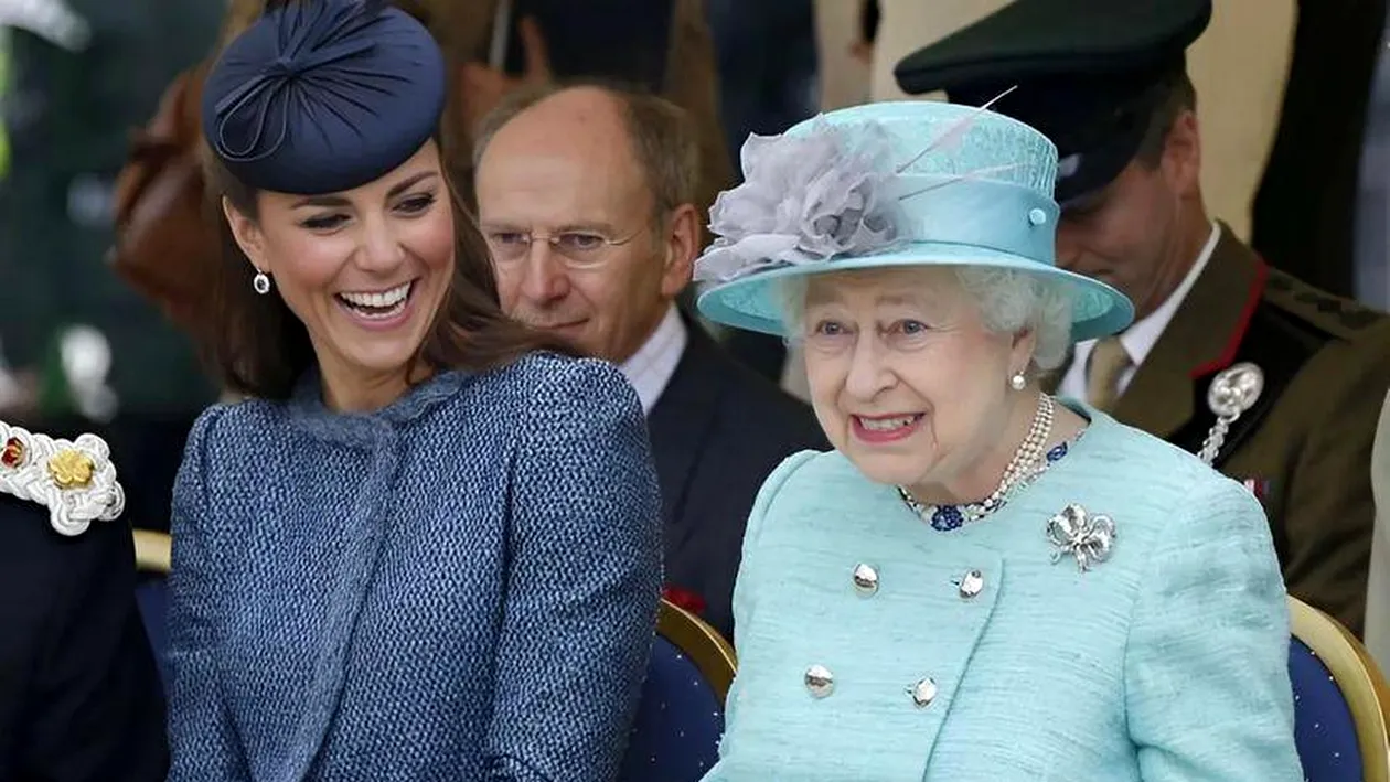 Kate Middleton a gafat din nou! Prințesa de Wales a editat o poză cu regina Elisabeta