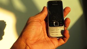 După 25 de ani Nokia 3210 se pregătește să revină pe piață. Cum arată clasicul telefon în 2024, într-o eră a tehnologiei avansate