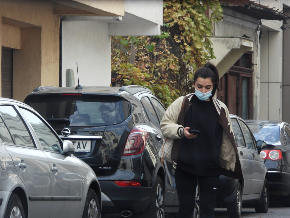 Alexia iese din clinică (Foto: CANCAN.RO)