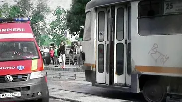 Un tramvai a luat foc pe bulevardul Timişoara, din Bucureşti! Ce se întâmplă la faţa locului în aceste momente