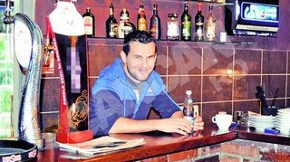 S-a specializat pe un alt sport. Goga, campion la darts in propriul bar