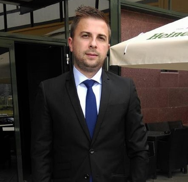 Trebuia să se îmbrace în rochie de mireasă, dar acum este nevoită să poarte costum de văduvă! Iubita lui Florin Răcoare, tânărul care a murit de leucemie chiar înainte de nuntă, mesaj sfâşietor: „Cu adâncă durere în suflet…”