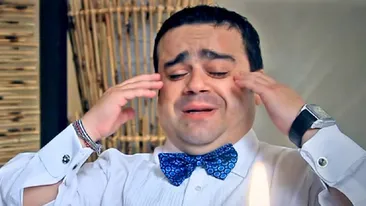 Adi Minune, recital lângă sicriul mamei unui temut interlop. A curs cu bancnote la fiecare dedicație