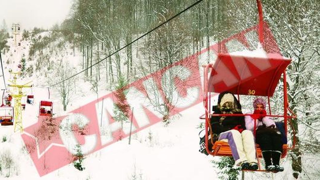 Zeci de turisti blocati in telescaun la Straja
