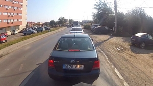 Dorel a oprit circulatia in Bucuresti! Un motociclist revoltat a filmat totul si a fost foarte aproape sa sfarseasca prost!