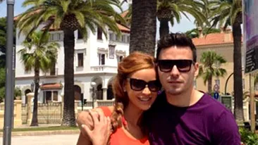 Cristea si Bianca asa cum doar asternuturile lor de acasa ii stiu! Uite-i dezbracati si atingandu-se pasional pe plaja - Nici nu banuiesti care dintre ei a facut topless